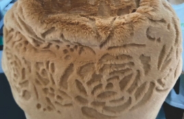 武汉三工大幅面服装面料激光打标机 | 短毛绒图案打标新潮流