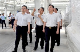 鄂州市委书记孙兵、市长王玺玮带领市直部门负责人参观三工光电产业园项目